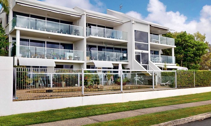 Noosaville Apartment | The Anchorage 5 Views of Noosa River mouth