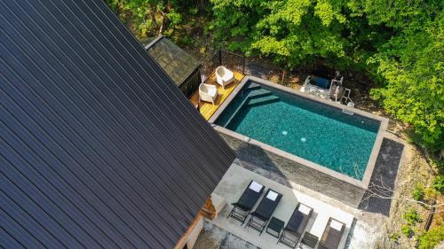 Saint-Philemon Ski Chalet | The ANIMAL - PARTY TIME - POOL SPA AND MOUNTAIN