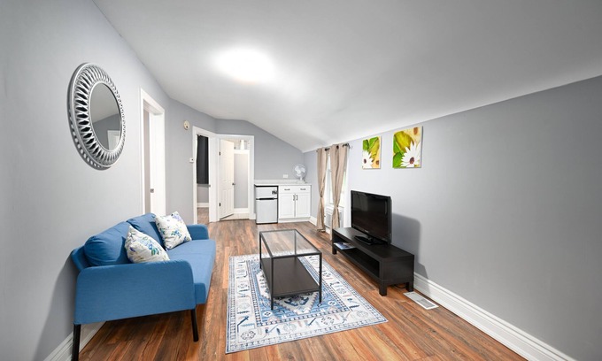 Brantford House | The Annex ; a cosy 3 bedroom abode