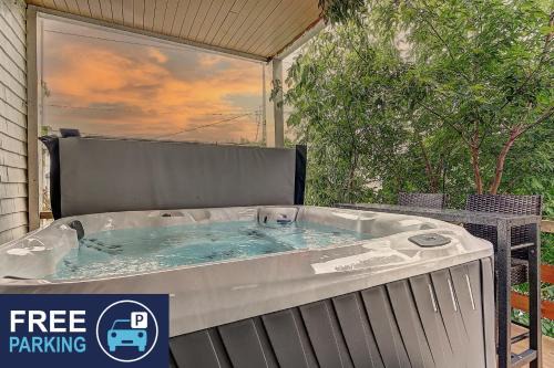 Quartier 5-4 Apartment | The Antique Cat - Jacuzzi & Parking