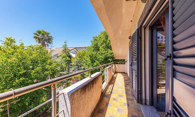 Golem Villa | The Antique Villa Seaside