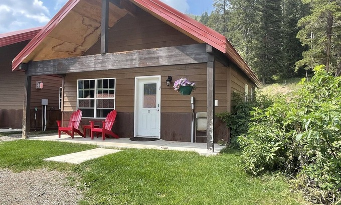 Cooke City-Silver Gate Cabin | The Antler Cozy Cabin! Cooke City, at the entrance of Yellowstone's NE Gate and Lamar Valley