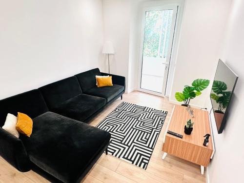 Sao Jorge de Arroios Apartment | The Antonio Pedro House - NO 2D - Stunning Three-Bedroom Apartment