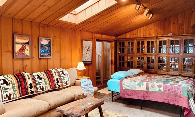 Schroon Lake Apartment | The Apple Tree Lodge One Bedroom Retreat Apt. 2