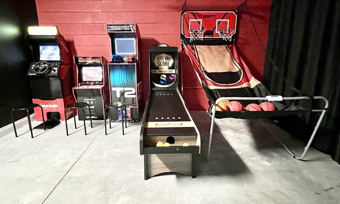 Sanford House | The Arcade House: private arcade, fully-fenced backyard, close to downtown