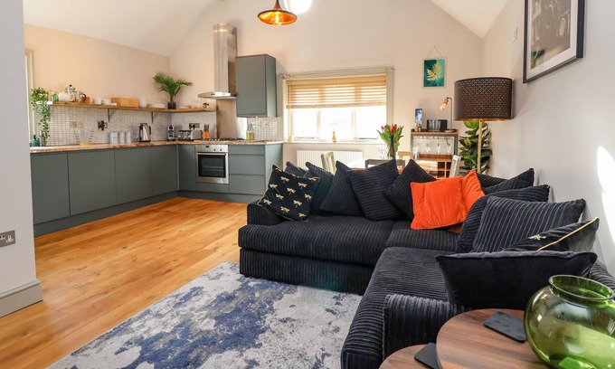 Ironbridge Apartment | THE ARMS HOUSE, pet friendly, character holiday cottage in Ironbridge