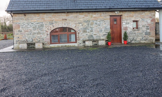 Glen of Aherlow Cottage | THE ARTIST'S BARN, family friendly in Cappawhite, County Tipperary