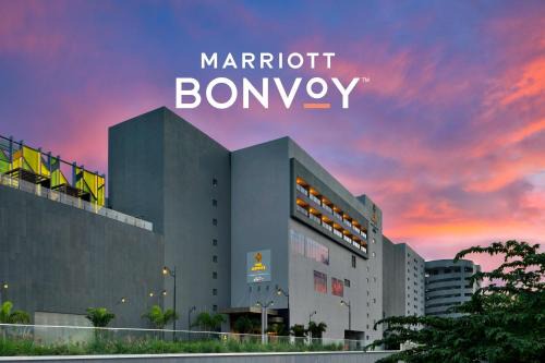 Maradu Hotel | The Artiste, Kochi, A Tribute Portfolio Hotel by Marriott