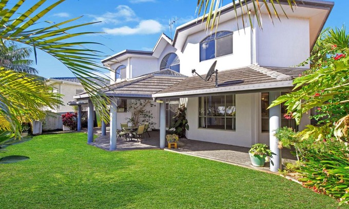Port Macquarie House | The Atrium 11 Kentia Close