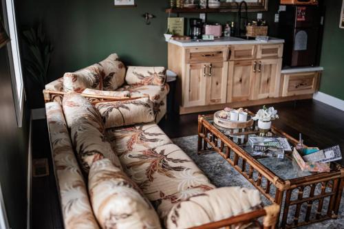 Perryville Hotel | The Atrium - A Boutique Hotel - Suite 11