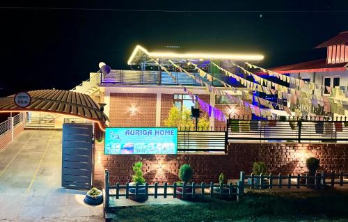 Kumarhatti Villa | The Auriga 3BHK Fully Entair Villa with Bonfire in kasauli I Pvt Stay I Open Air Terrace I Kitchen Livingroom I Lawn Bonfire I Gaming Zone