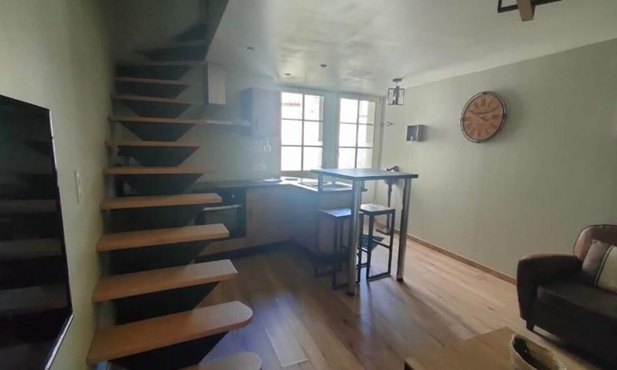 Chinon Apartment | The Authentic, duplex studio downtown