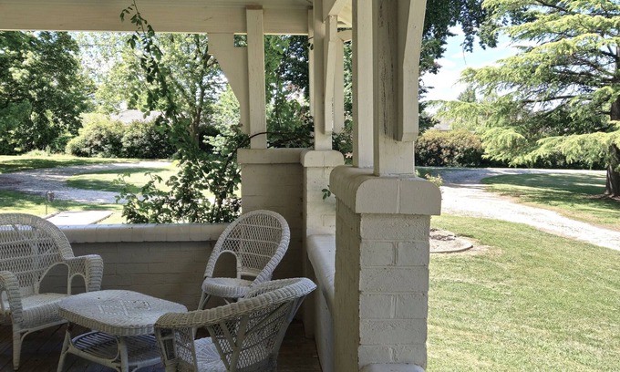 Blayney House | The Avenue Anahdale -Hidden 2.7Acre Estate in town