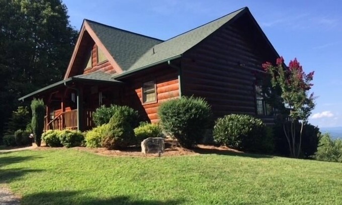Boomer Cabin | The B's Hive, 3 BR+Loft, 3-1/2 BA, Pool Table, Views