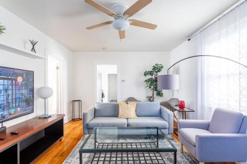 Brooklawn - St. Vincent Apartment | The B&W Haven 3BR private office by LI Ferry