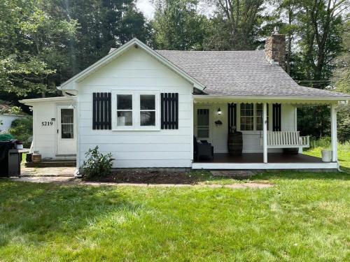 Blakeslee House | The Babbling Brooke