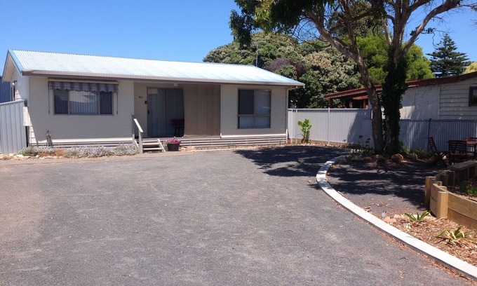 Port Macdonnell House | The Bach - located at Port Macdonnell