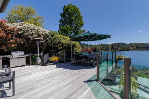 Lake Okareka House | The Bach - Luxury Waterfront Living with Spa Pool
