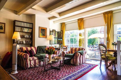 Canal Ring Bed & Breakfast | The Balcony at Prinsen Canal apartment Amsterdam