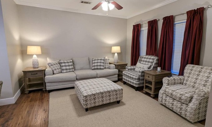 Tuscaloosa Condo | The Bama Retreat 3bed/3bath Condo minutes from The University of Alabama!