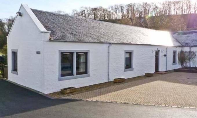 Tarbolton Cottage | THE BARN AT DALDORCH, pet friendly, with open fire in Mauchline