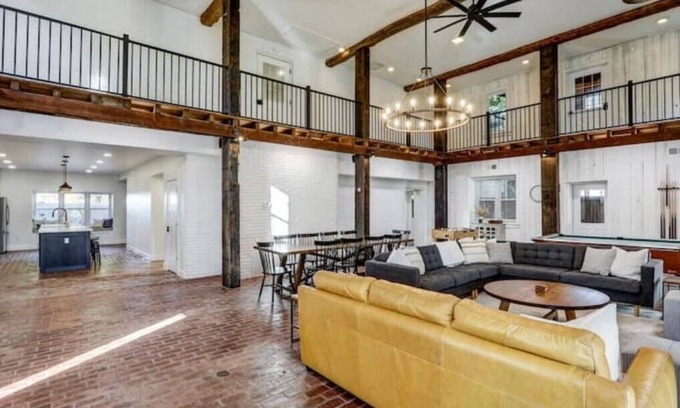 Witmer House | The Barn at Legacy Manor