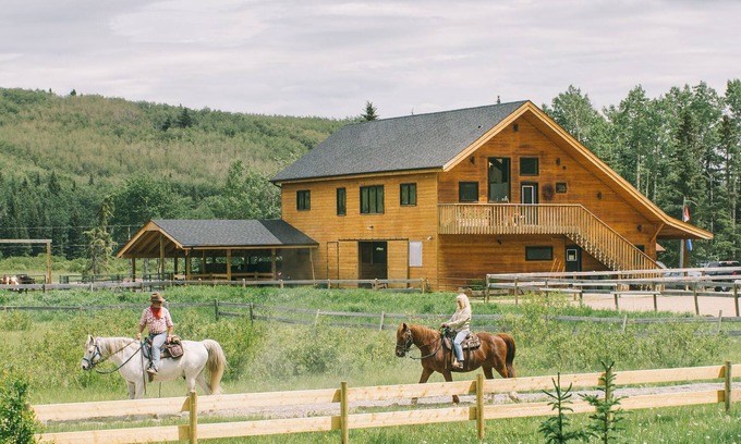 Bragg Creek House | "The Barn" at M&M Ranch - Bragg Creek, Alberta, Canada