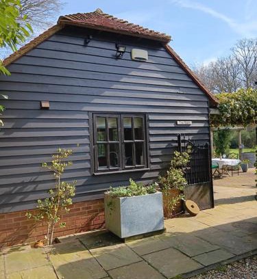Abbess Roding House | The Barn - Quiet Location