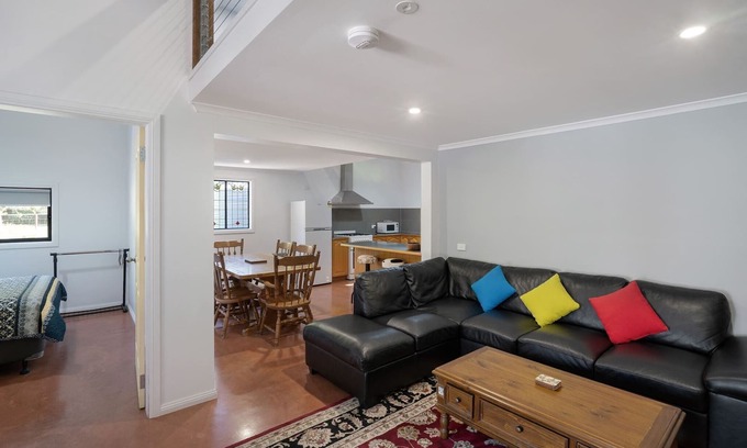 Bombowlee Cottage | The Barn Tumut River