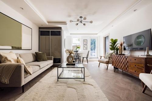 Shaftesbury Apartment | The Battersea Flat - Exquisite 2BDR Flat with Terrace