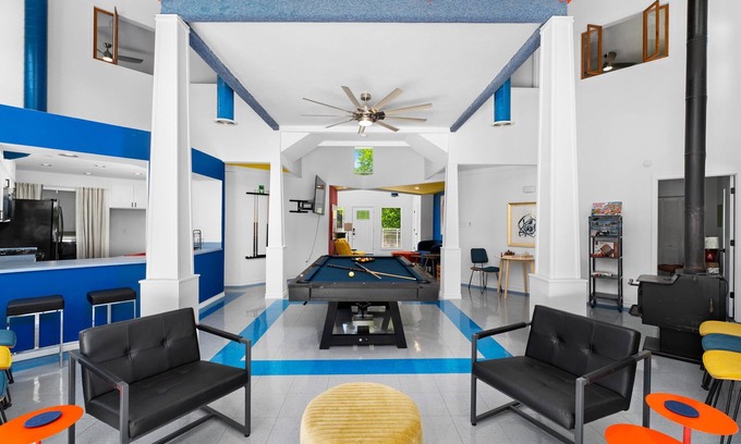 Seguin House | ❤ The Bauhaus Getaway ❤ Unplug by the Creek/Family Fun & Fishing