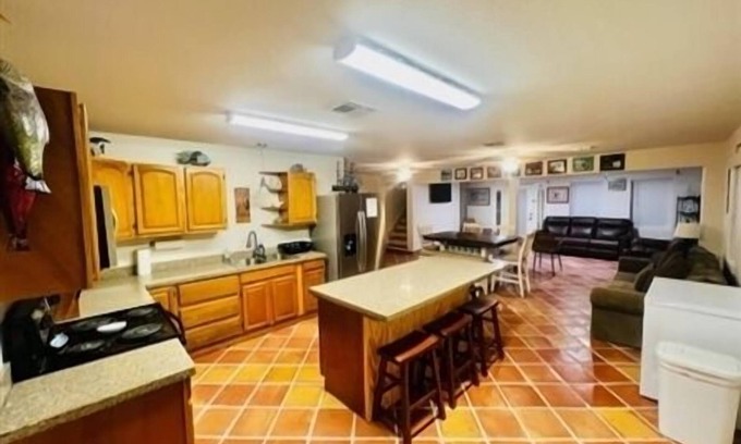 Port Mansfield House | The Bay View. 3 Bedroom, 3 Bath. Private Lighted Fishing Pier.