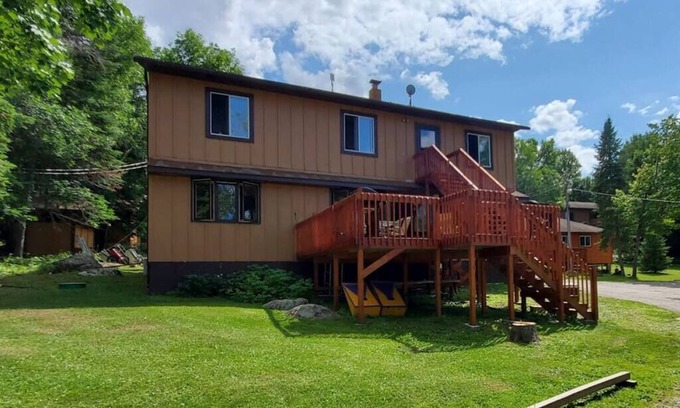 Ray House | The Bay View Lodge!