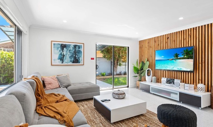 Nelson Bay Villa | The Bayhaven- spacious pet friendly villa with boat parking.