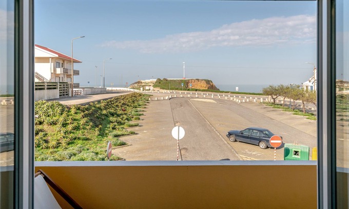 Praia de Santa Cruz House | The beach and the village center 1 minute walk from the house! ideal for small families