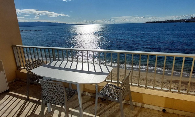 Le Ricanto Apartment | The beach at your feet, magnificent view of Ajaccio, for 2 people, air-conditioned