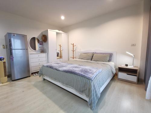 Ban Bang Saen Apartment | The Beach Bangsaen Condo Sea View Room 327-62 Top Floor-Free Netflix