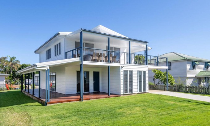 Bargara House | The Beach House 16 Clarke Street Bargara
