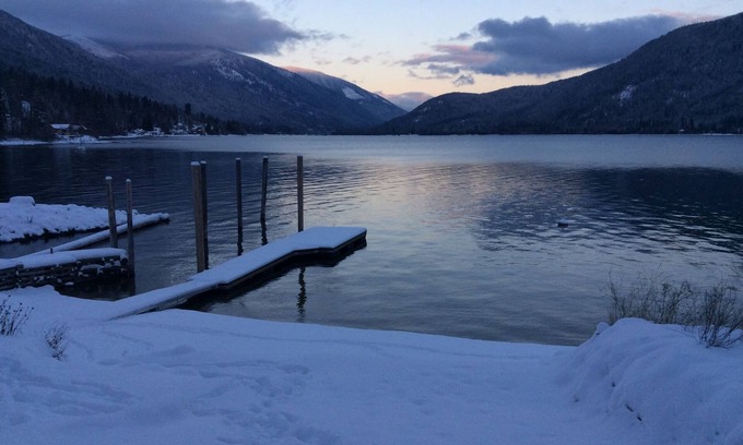Nelson House | The Beach House on Kootenay Lake - call/text Catherine 250 354 8766