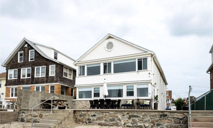 Westbrook Center House | The Beach House