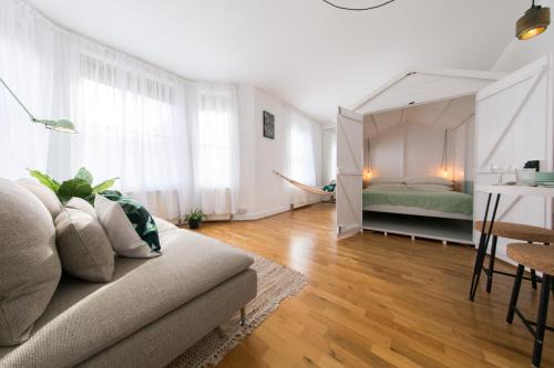Farringdon Apartment | The Beach Hut in Holborn, by the Design Traveller