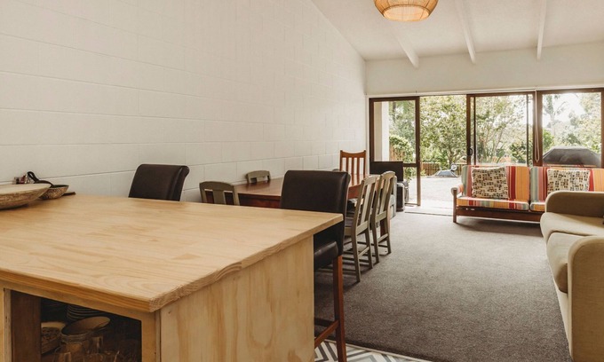 Oakura House | THE BEACH RETREAT SLEEPS 12
