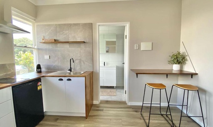Blacksmiths Apartment | The Beach Side Micro Apartment With Free Parking