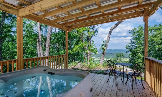 Fort Payne Cabin | The Bear Necessities Cabin | On Brow | Hot Tub | WiFi | Fire Pit | Dog Friendly