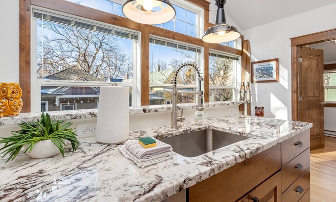 University Park Apartment | The Beautiful Bear’s Den! Walk to Old Town & CSU!