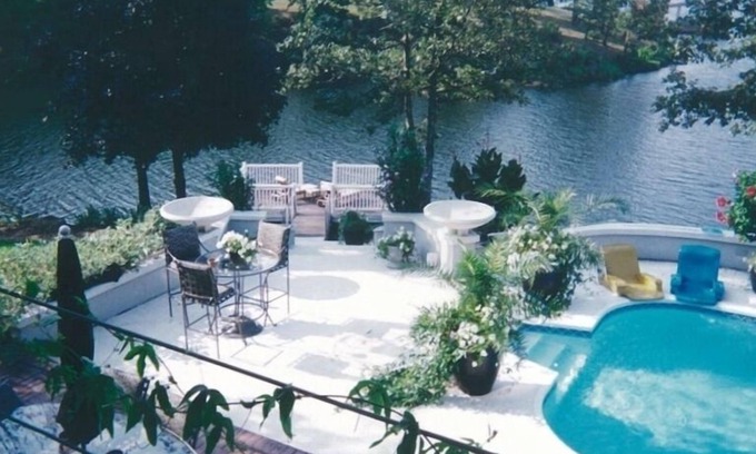 Wolf Creek House | The Beautiful Lake of Egypt's Premier Home Enjoy a 30% discount Oct - April