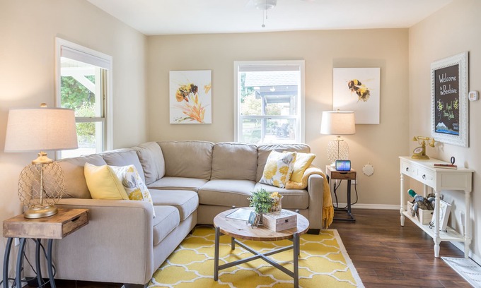 South Perry District Cottage | The Beehive - A charming cottage in the Perry District