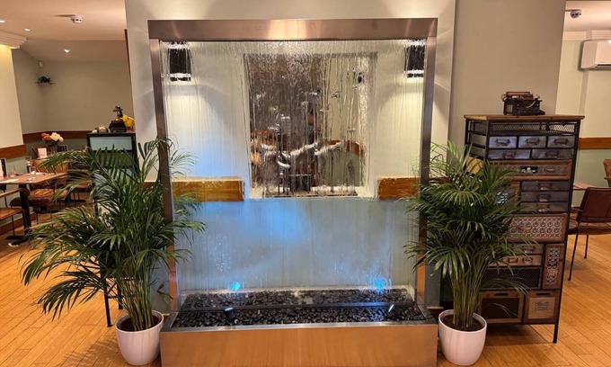 Farnham Common Hotel | The Bell and Bottle