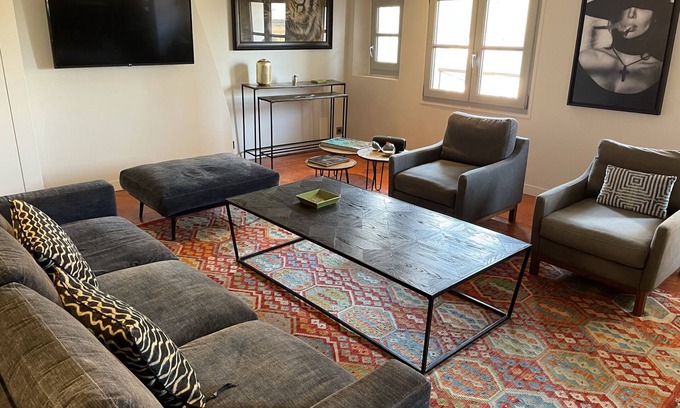 Couronne Urbaine Apartment | The Bell Tower Apartment