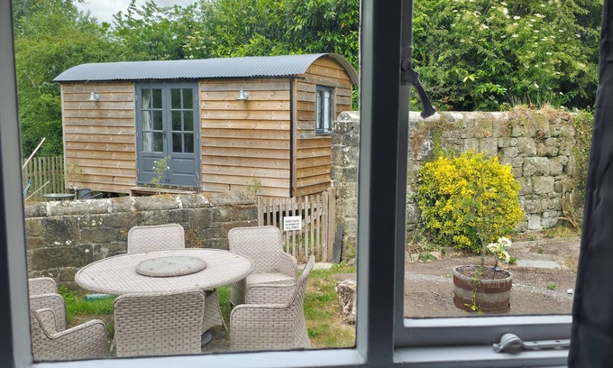 Semley Bed & Breakfast | The Benett Arms